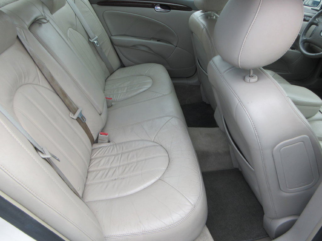 Used 2011 Buick Lucerne CXL w/ Driver Confidence Package FWD image 17