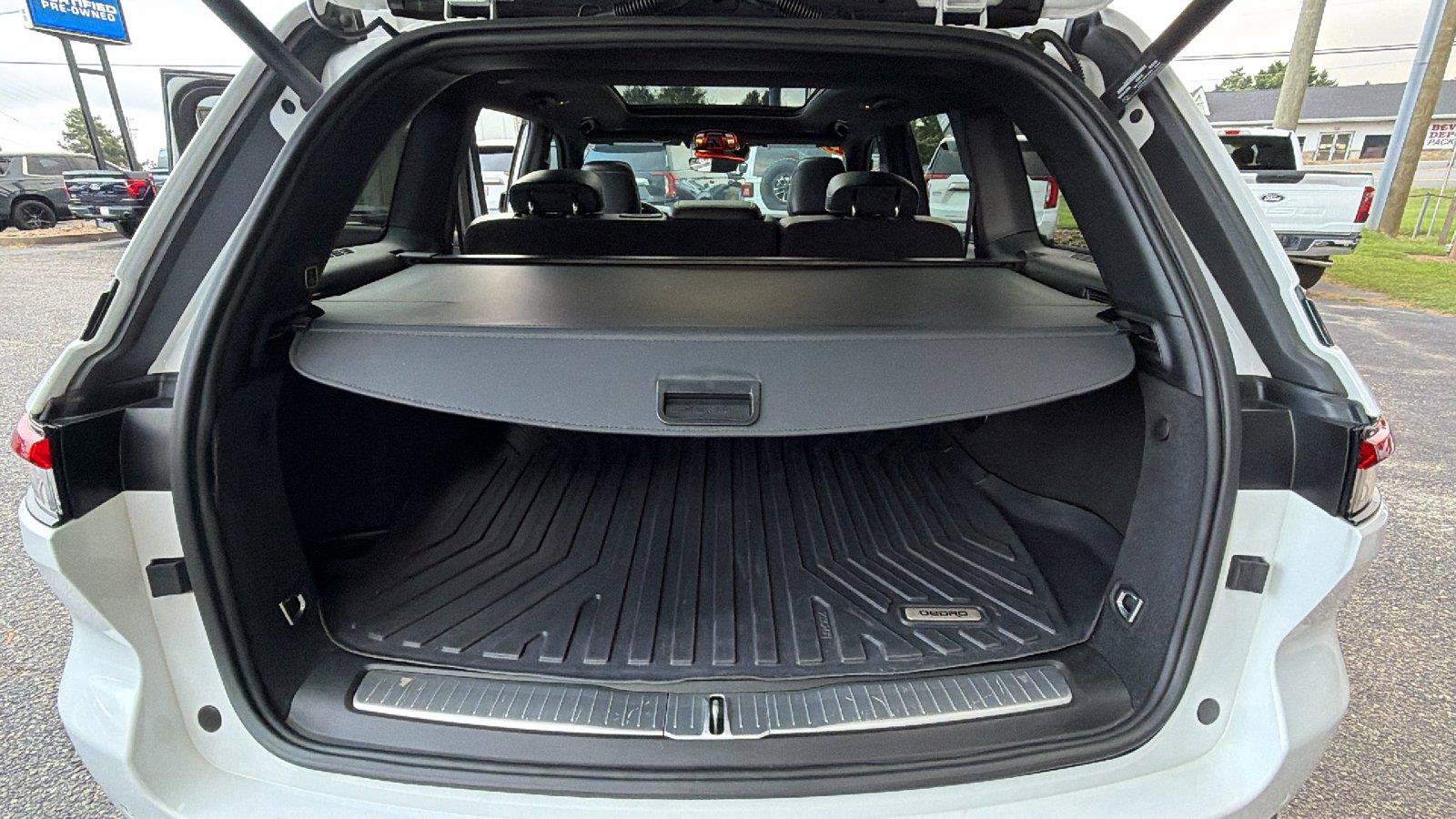 Used 2023 Jeep Grand Cherokee Overland RWD image 14