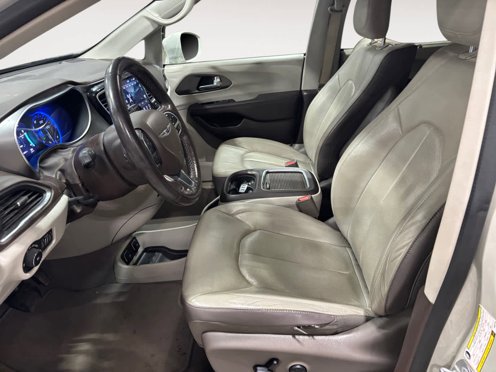 Used 2019 Chrysler Pacifica Touring-L Plus w/ Advanced Safetytec Group image 9