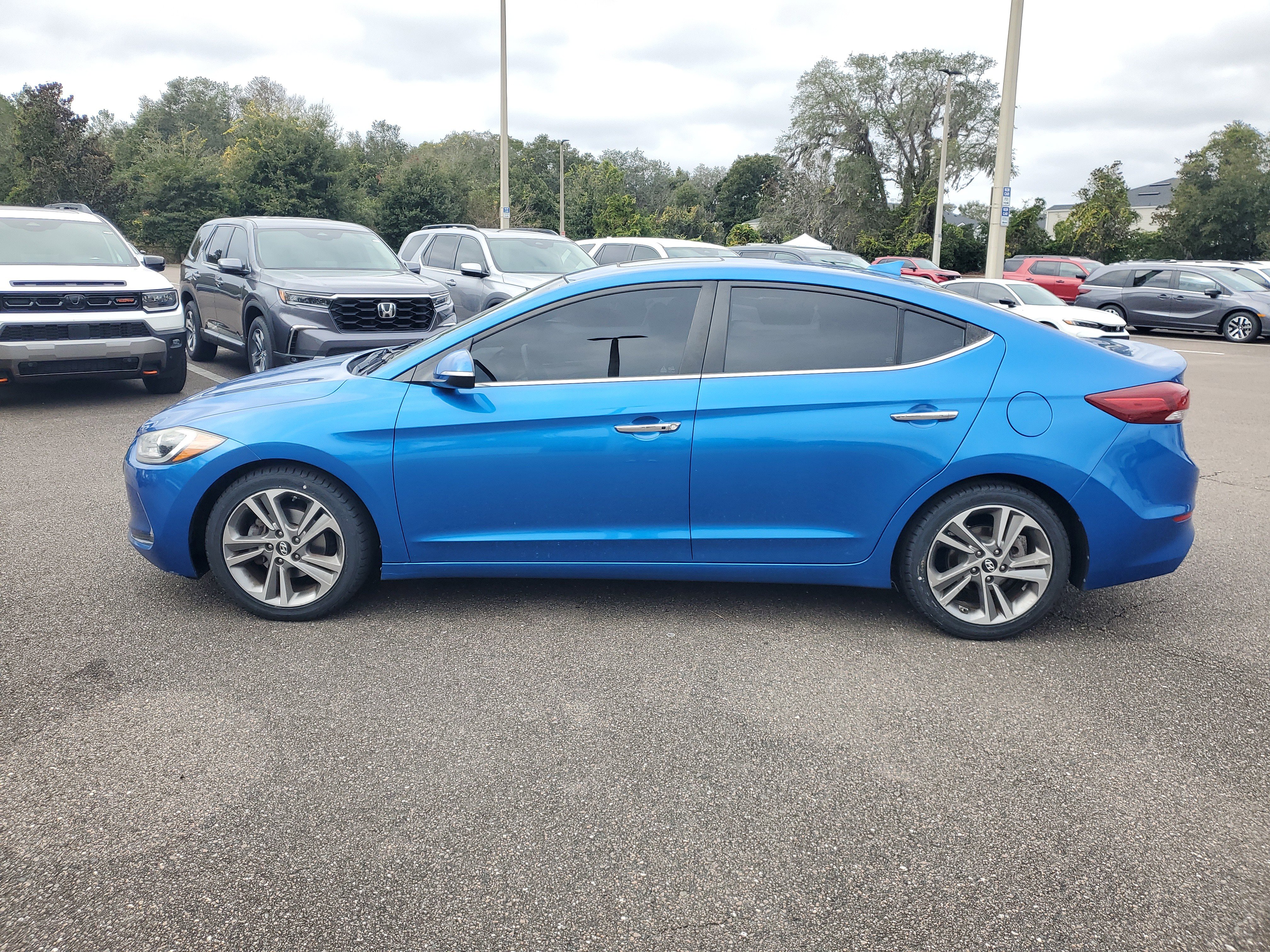 Used 2017 Hyundai Elantra Limited w/ Limited Tech Package 04 image 10