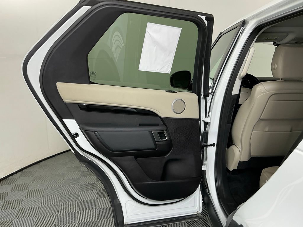 Used 2017 Land Rover Discovery SE AWD/4WD image 24