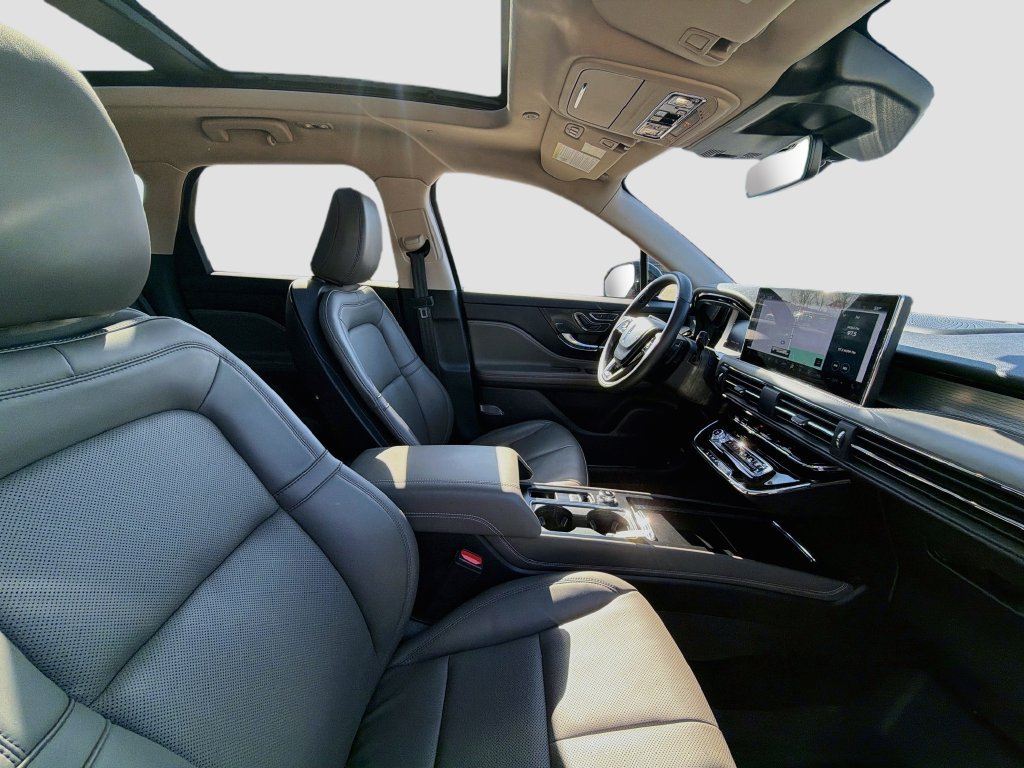 Used 2023 Lincoln Corsair AWD w/ Equipment Group 101A image 31