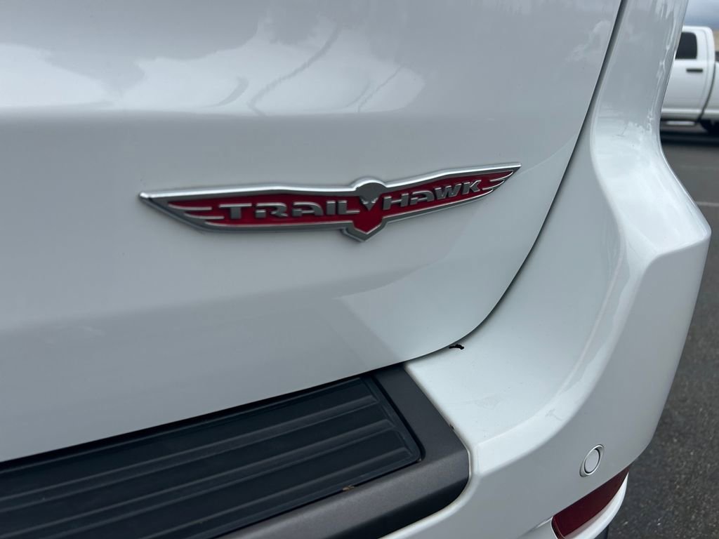 Used 2018 Jeep Grand Cherokee Trailhawk AWD/4WD image 33
