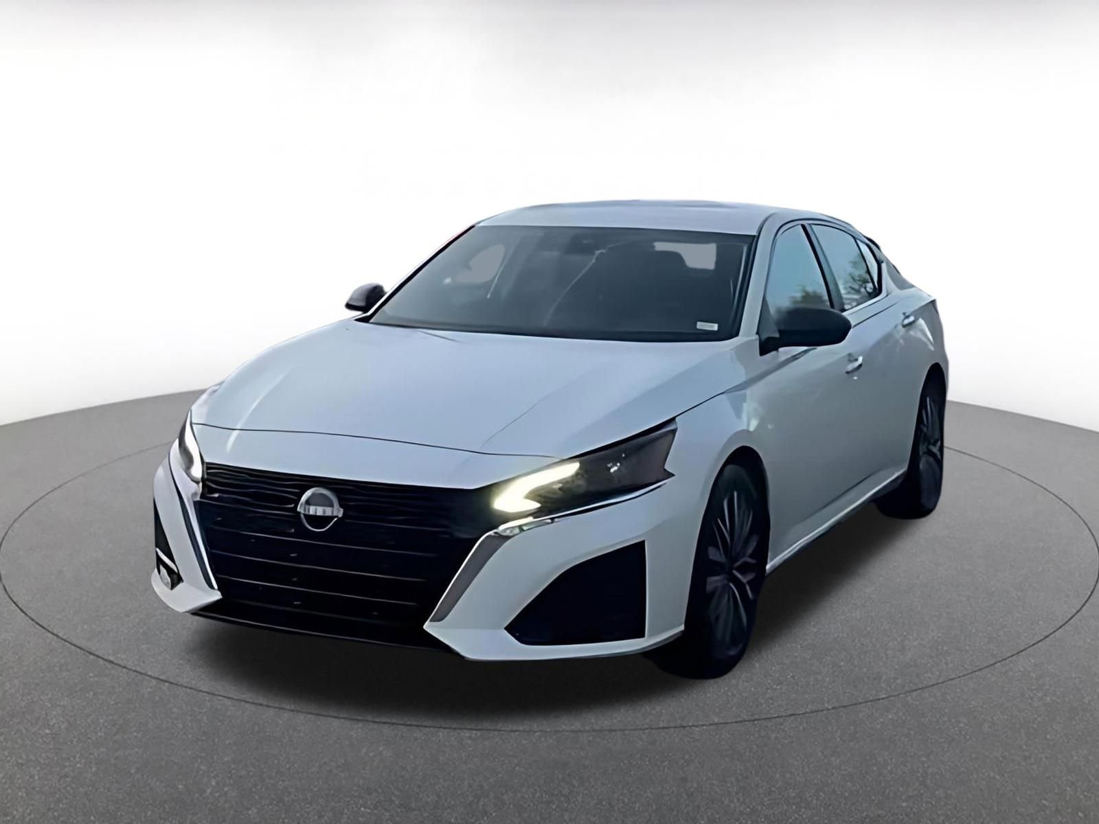 Used 2025 Nissan Altima 2.5 SV image 4