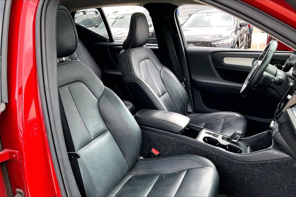 Used 2019 Volvo XC40 T5 Momentum AWD/4WD image 8