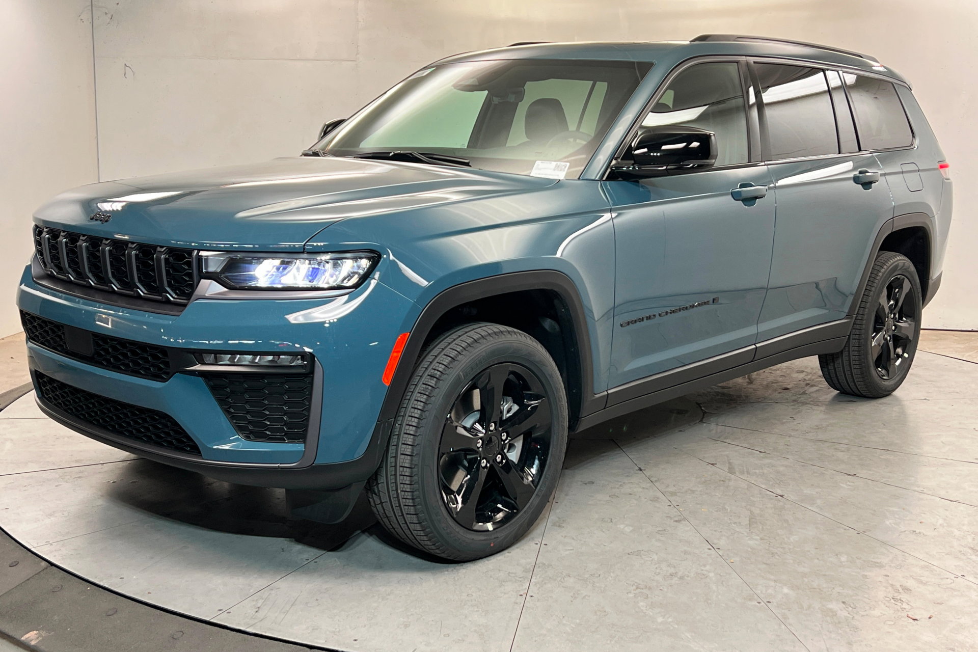 New 2026 Jeep Grand Cherokee L Limited w/ Limited Altitude Package