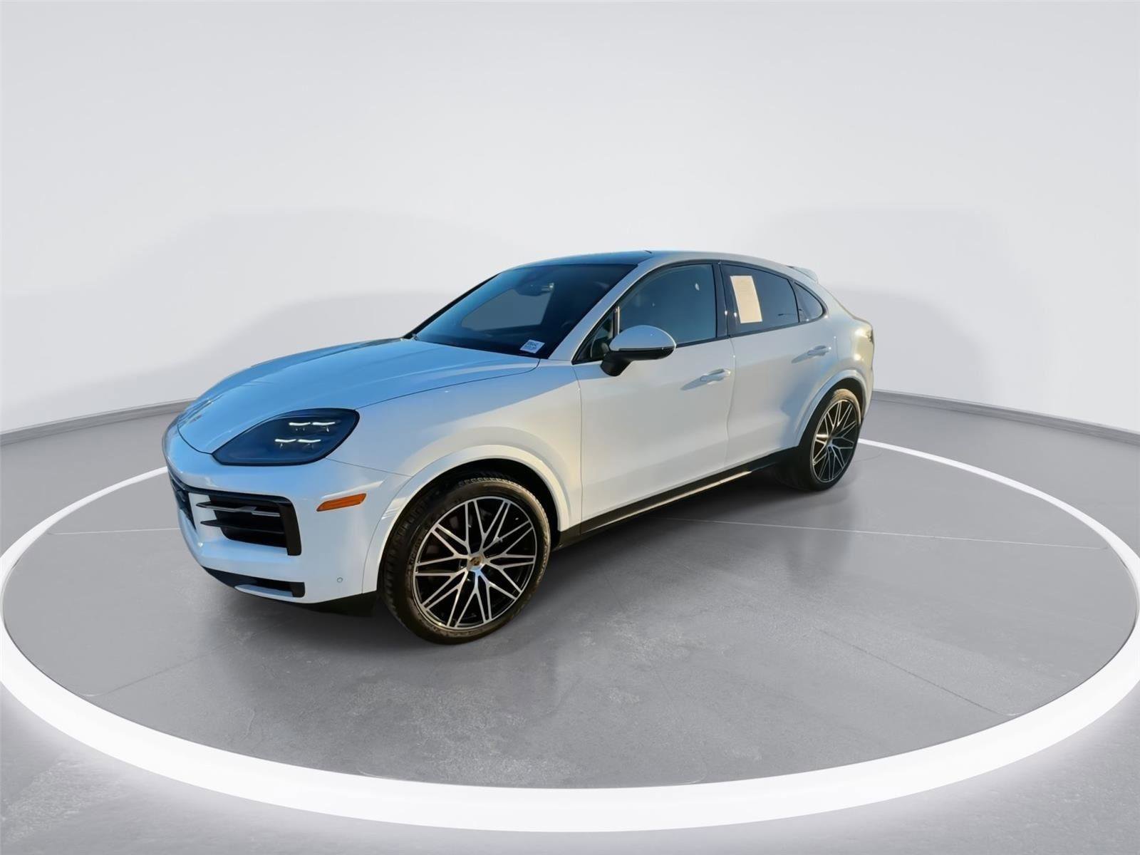 Used 2024 Porsche Cayenne Coupe image 4
