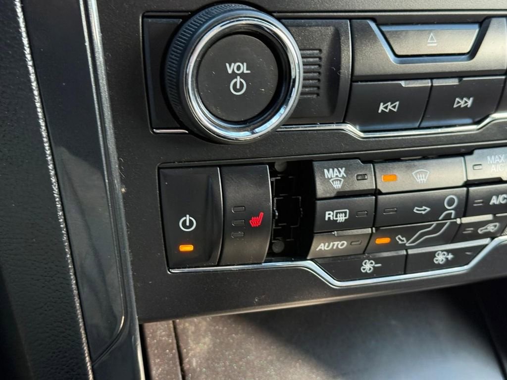 Used 2018 Ford Explorer XLT w/ Equipment Group 202A image 16