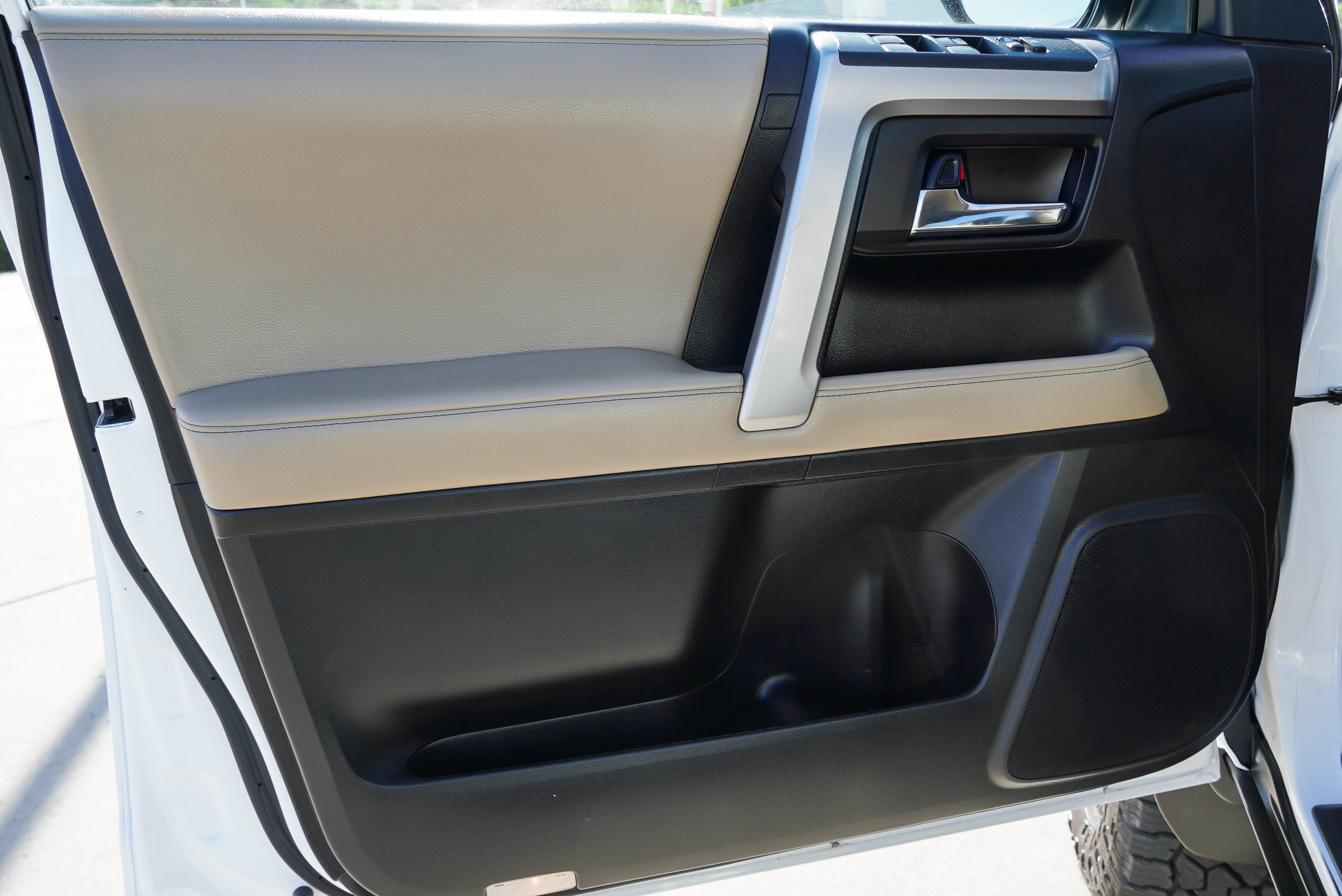 Used 2018 Toyota 4Runner SR5 AWD/4WD image 20
