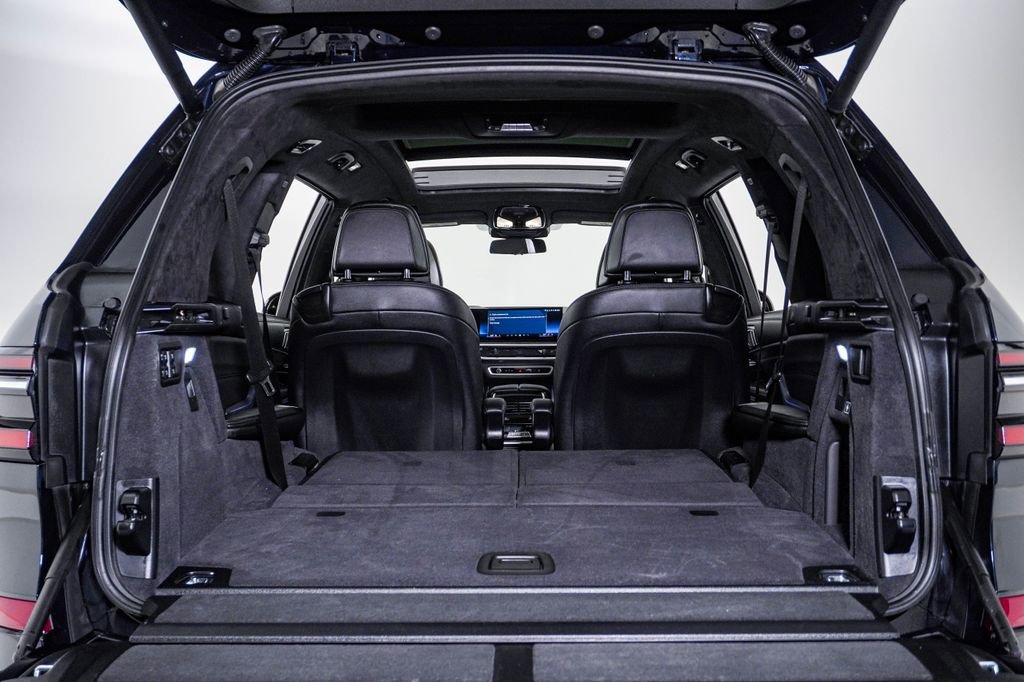 Used 2024 BMW X7 xDrive40i w/ M Sport Package image 26