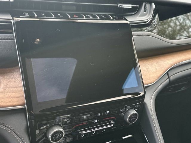 New 2025 Jeep Grand Cherokee Summit image 25
