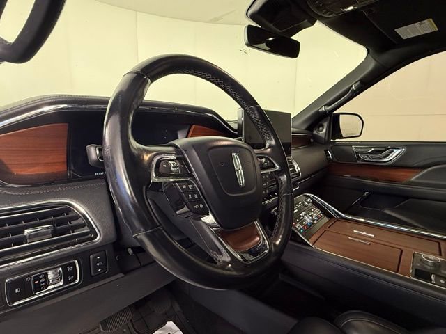 Used 2023 Lincoln Navigator Reserve image 17