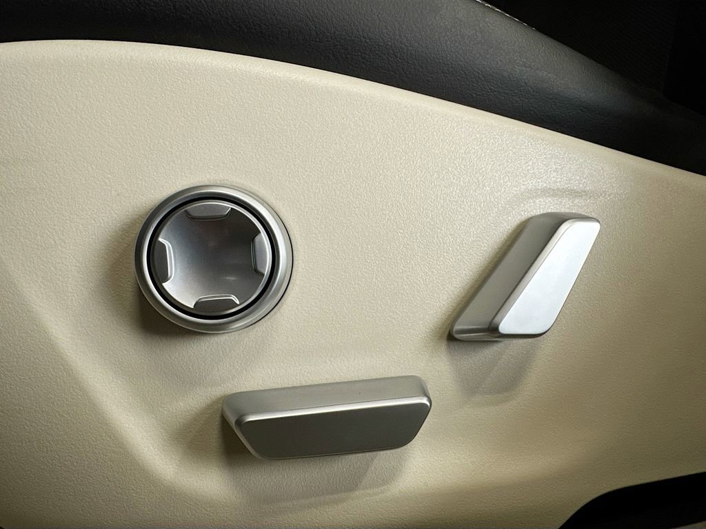 Used 2024 Lucid Air Pure RWD image 12