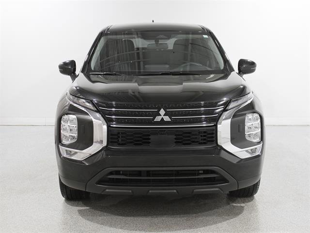 Used 2024 Mitsubishi Outlander ES image 2