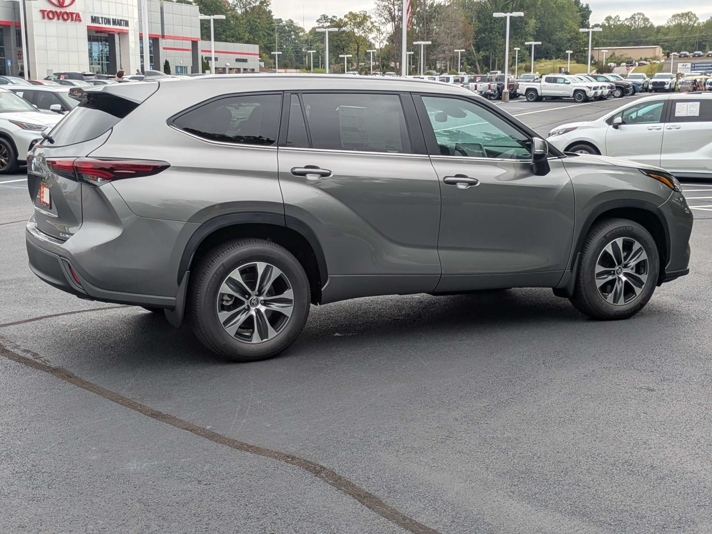 New 2026 Toyota Highlander XLE AWD/4WD image 4