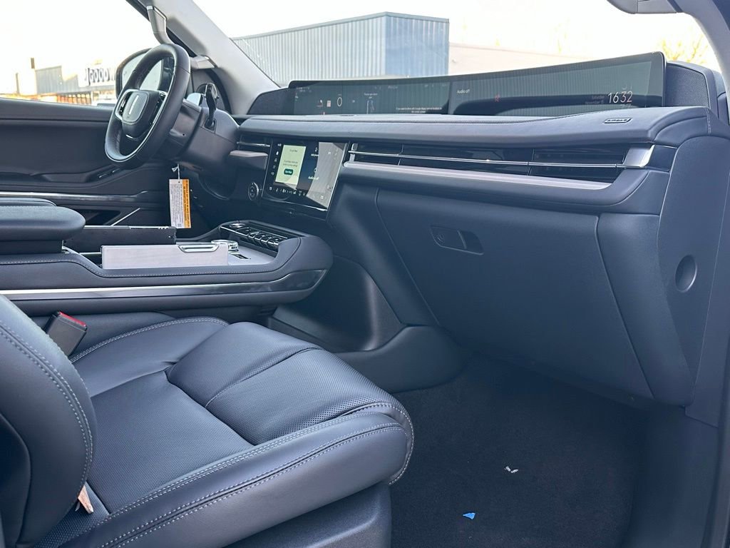 New 2025 Lincoln Navigator Reserve image 23