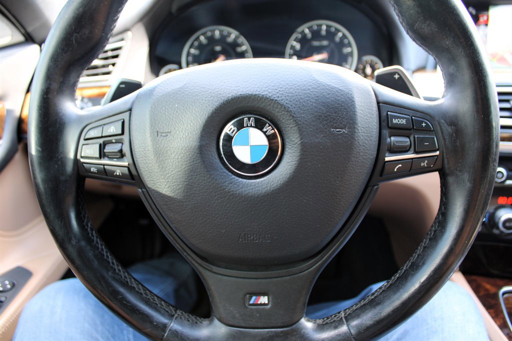 Used 2015 BMW 750Li xDrive image 29