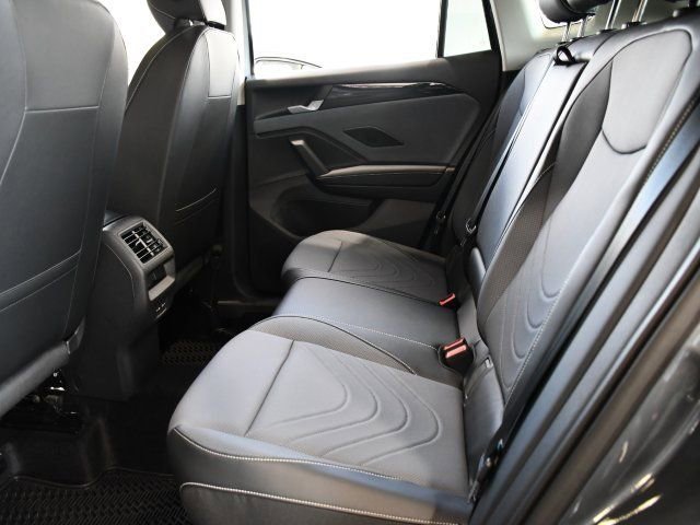 New 2026 Volkswagen Tiguan SE image 11