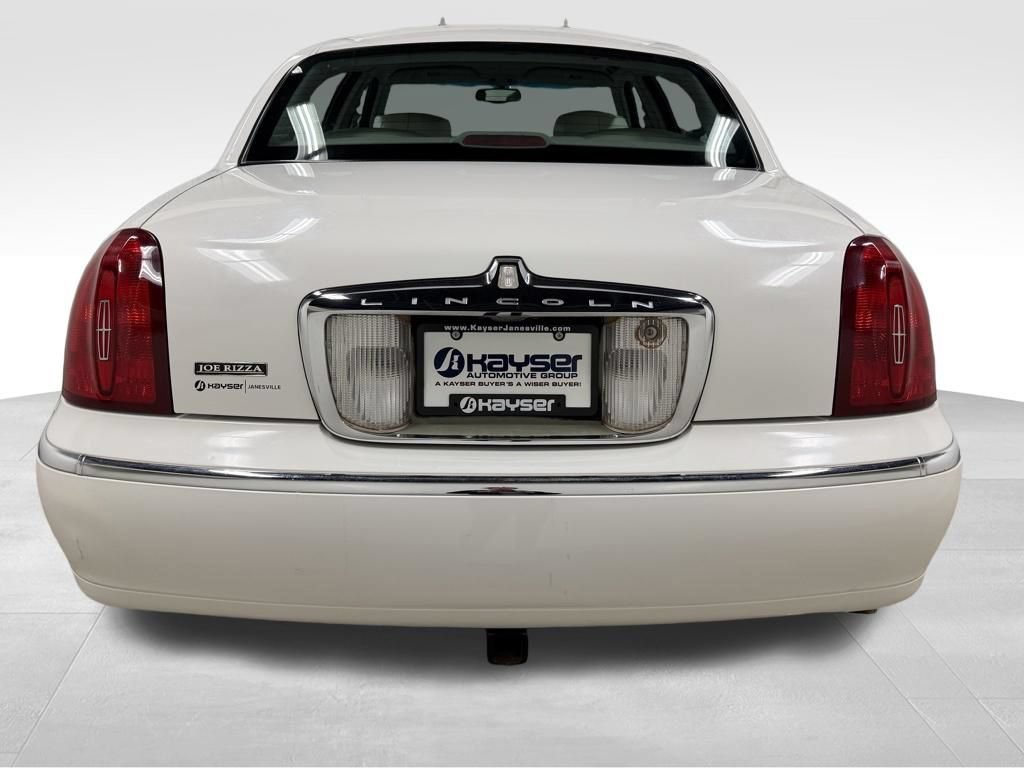 Used 2000 Lincoln Town Car Executive RWD image 8