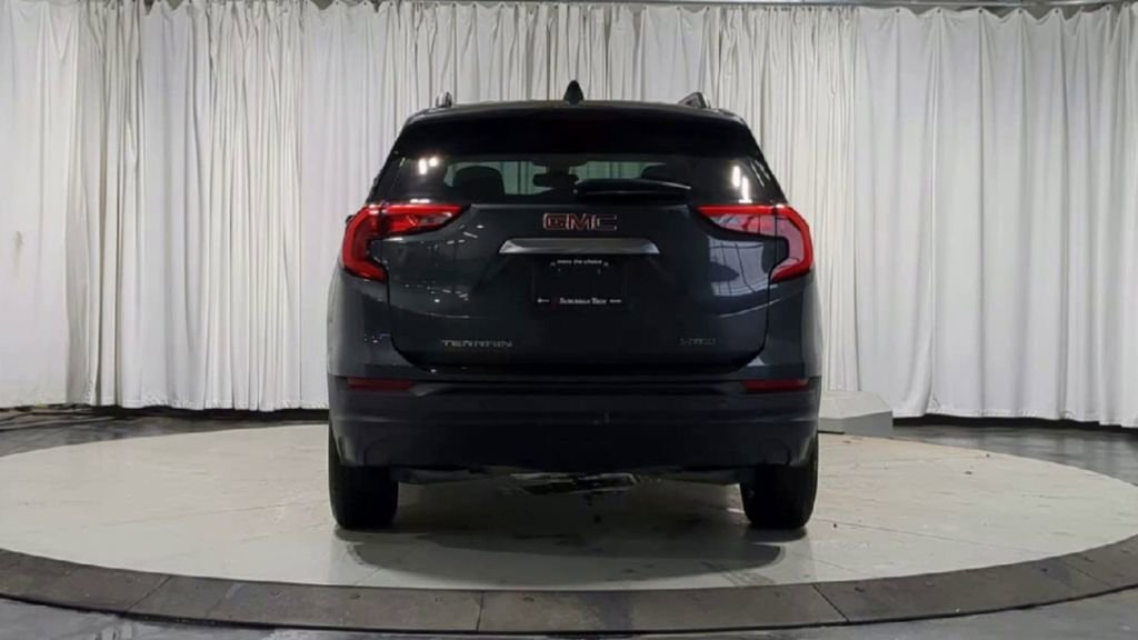Used 2021 GMC Terrain SLE w/ Driver Convenience Package image 9