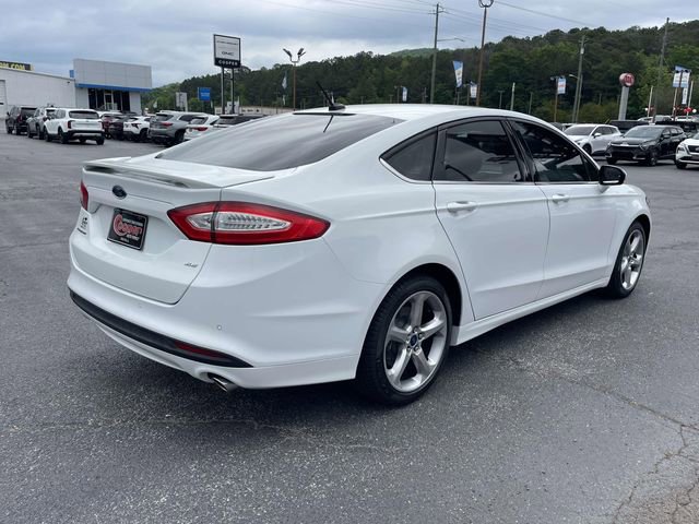 Used 2016 Ford Fusion SE FWD image 4