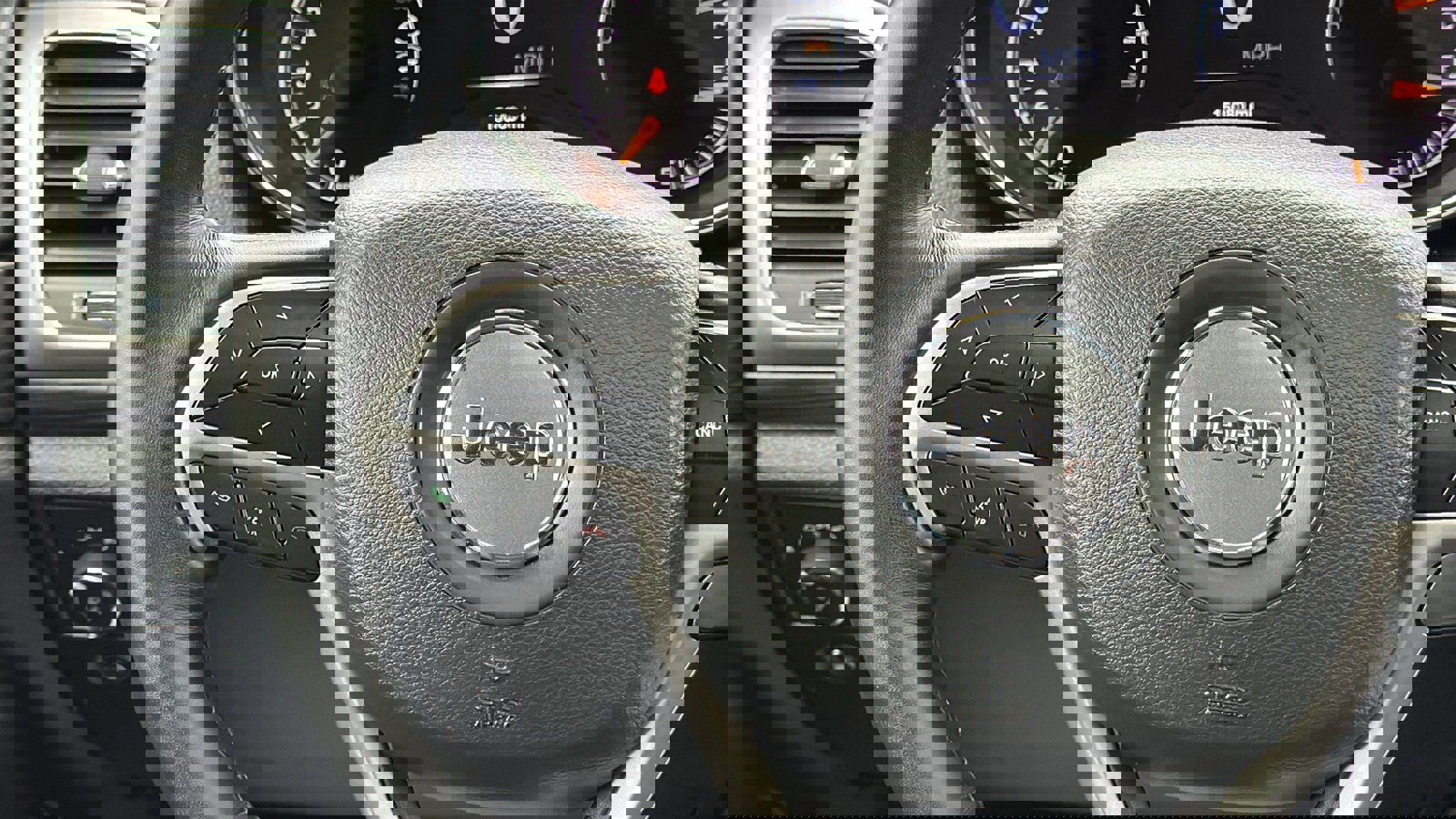 Certified 2022 Jeep Grand Cherokee Laredo X image 16