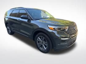 Used 2022 Ford Explorer XLT w/ Equipment Group 202A RWD image 4