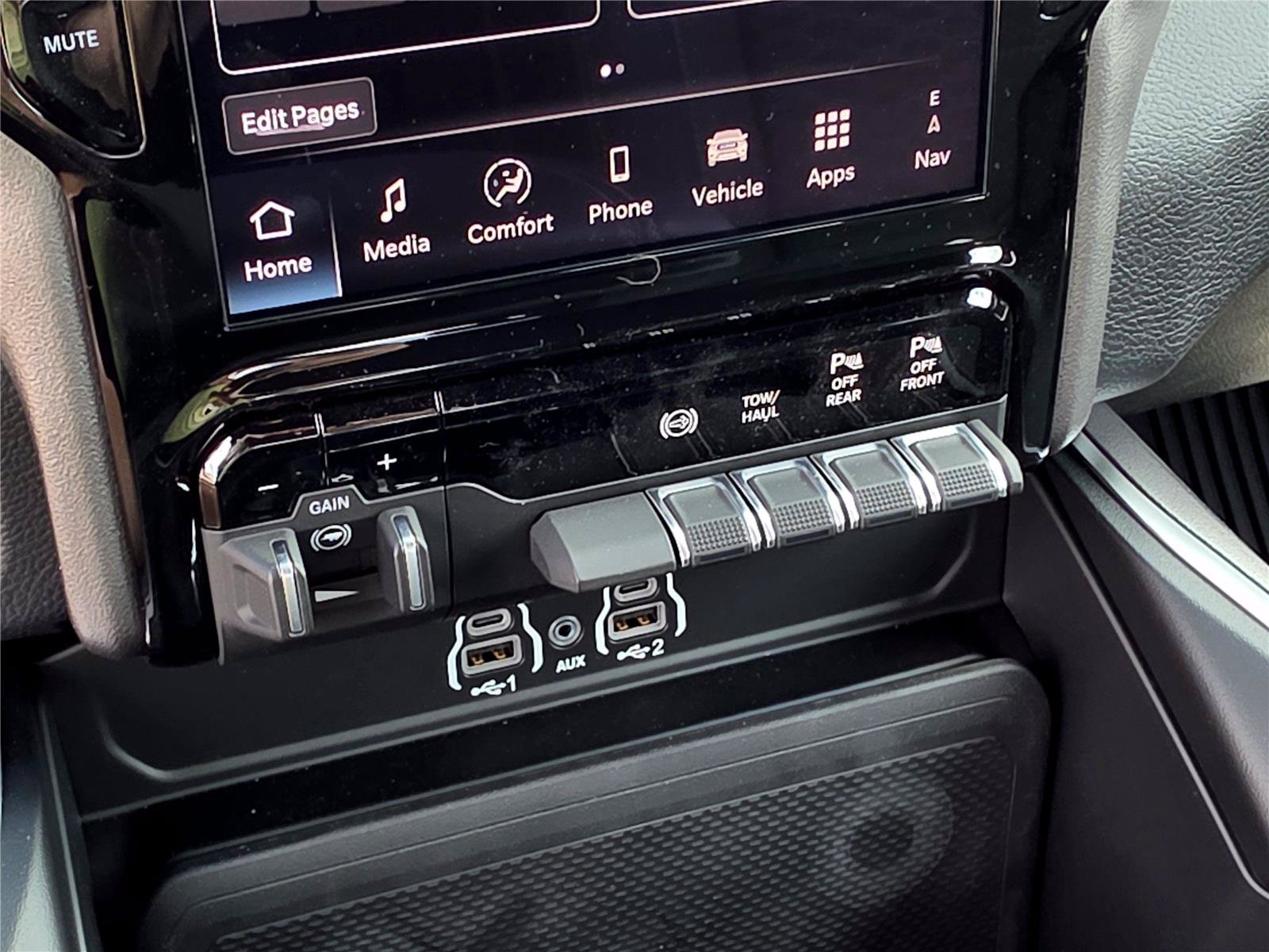 New 2026 RAM 3500 Big Horn AWD/4WD image 15