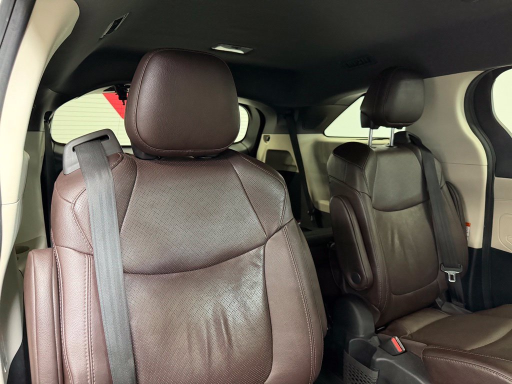 Used 2021 Toyota Sienna Platinum FWD image 15
