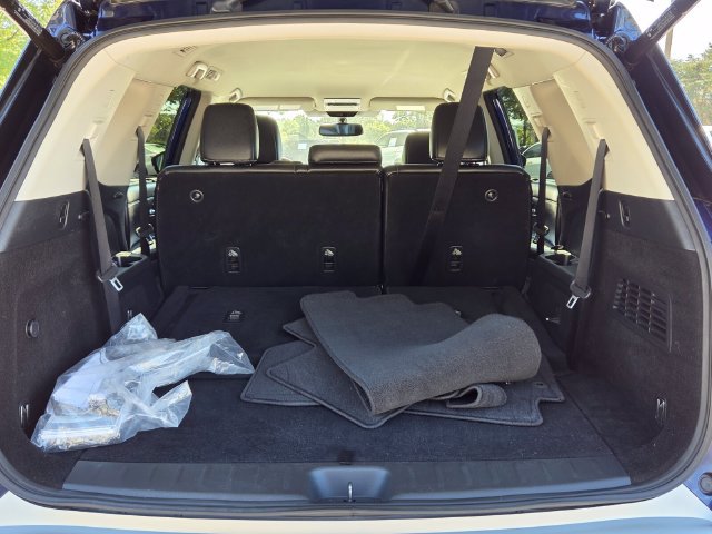 Used 2022 Nissan Pathfinder SL FWD image 16