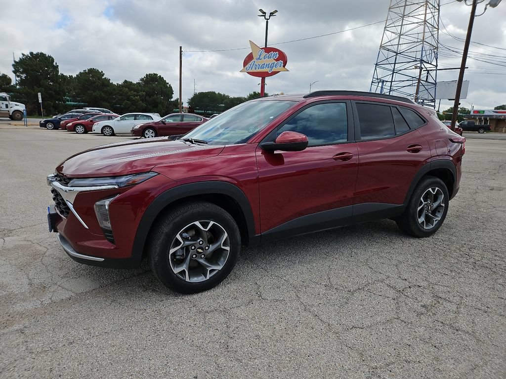 Used 2025 Chevrolet Trax LT FWD image 5