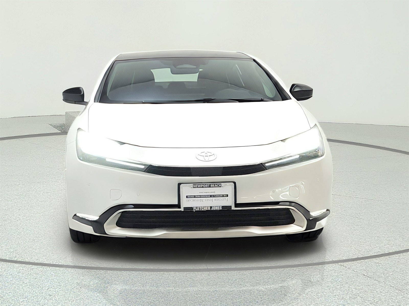 Used 2024 Toyota Prius Prime FWD image 2