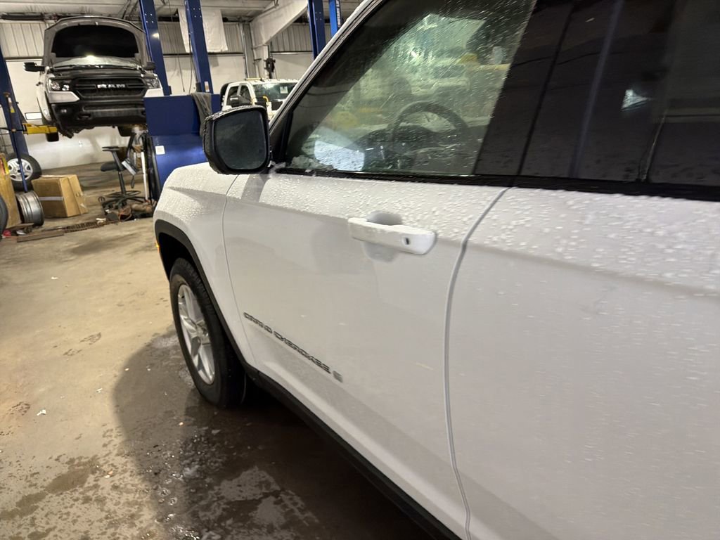 New 2026 Jeep Grand Cherokee Laredo X image 9