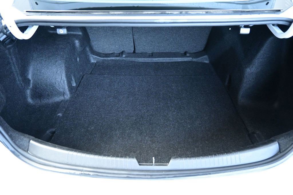 Used 2024 Chevrolet Malibu LT FWD image 18