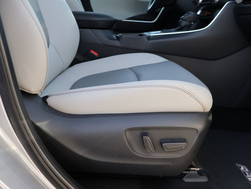 Used 2025 Toyota RAV4 Limited w/ Advanced Technology Package image 10