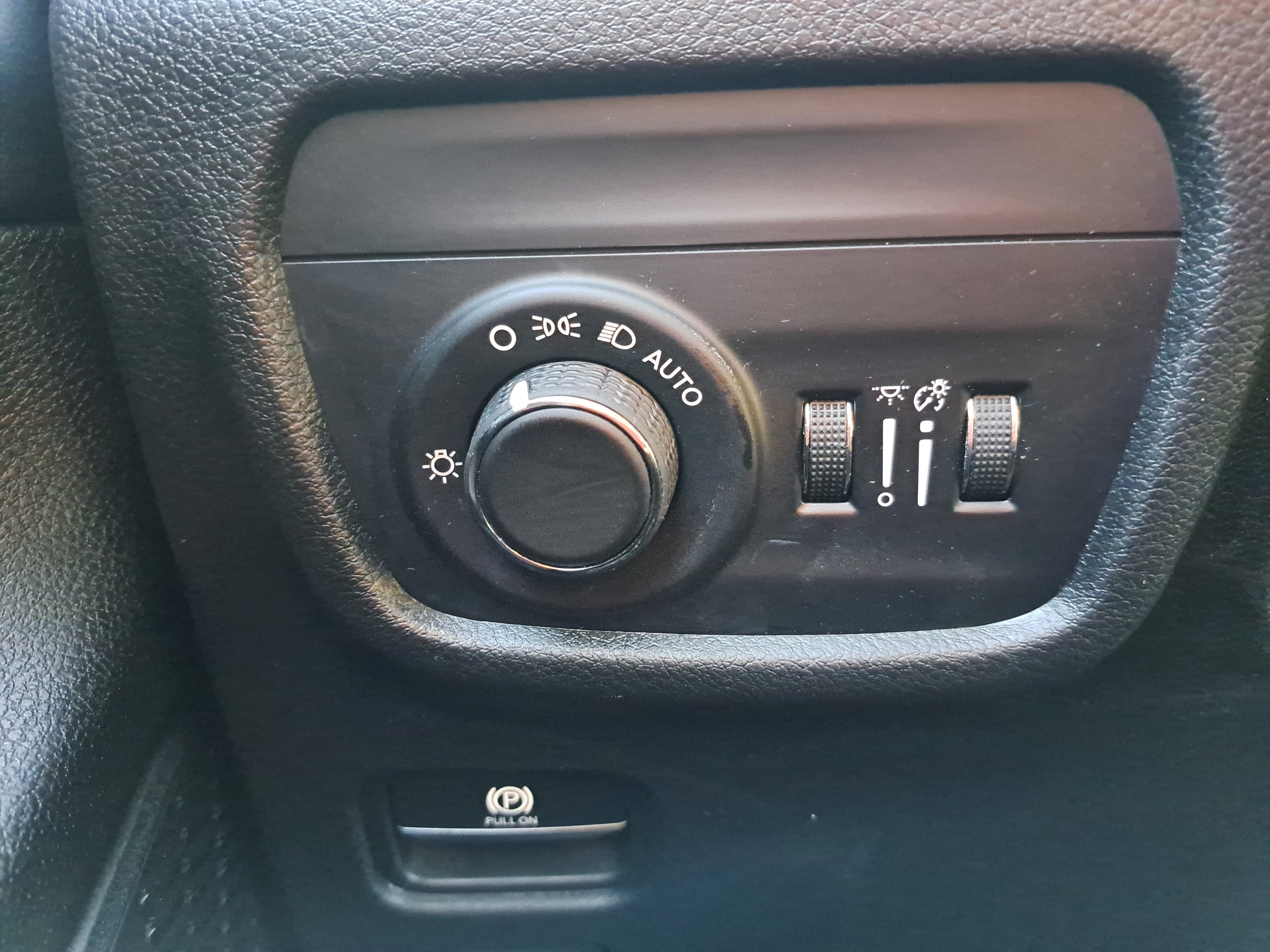 Used 2023 Jeep Grand Cherokee Laredo image 23