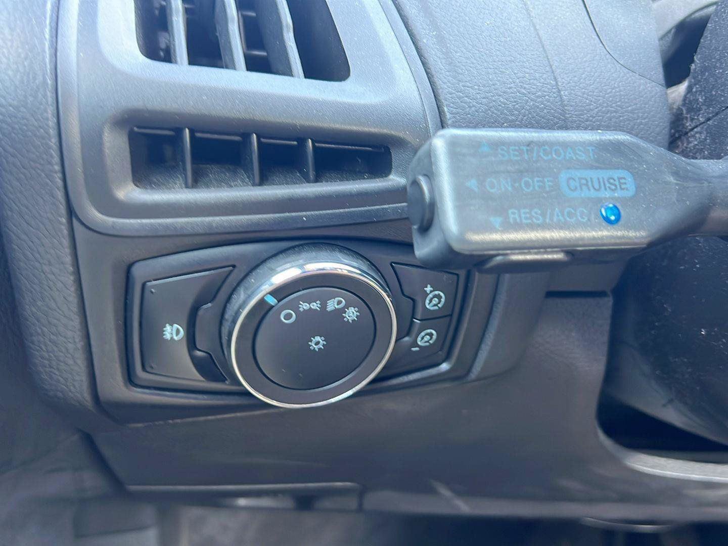 Used 2012 Ford Focus SE FWD image 15