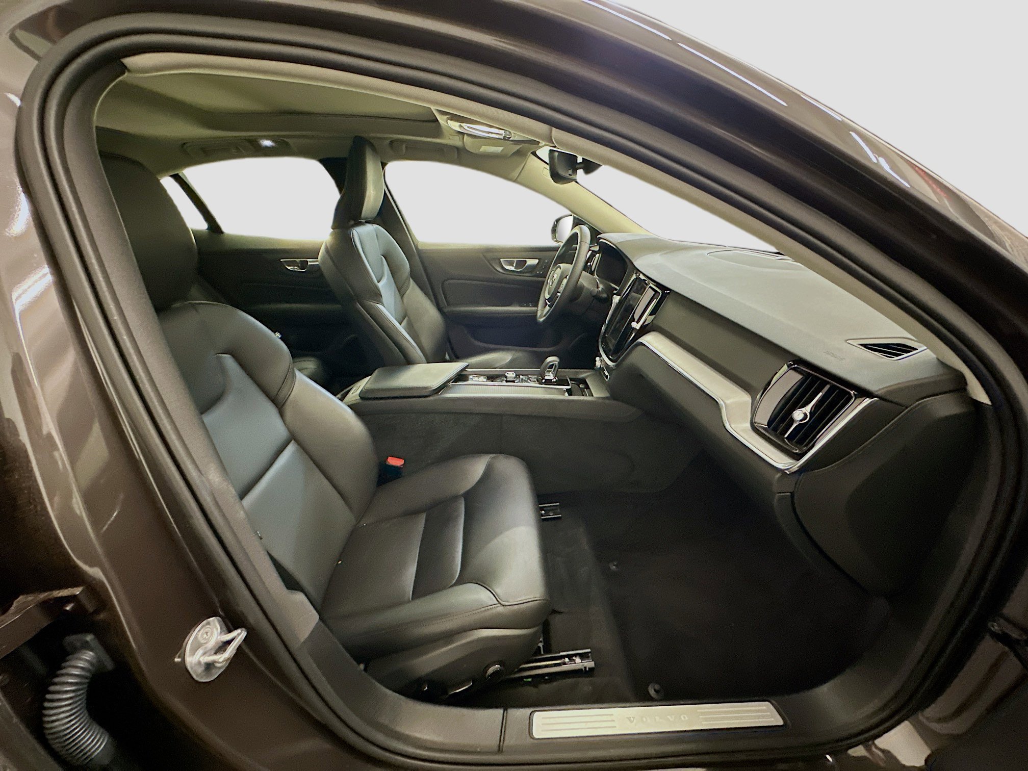 Used 2025 Volvo S60 B5 Core image 33