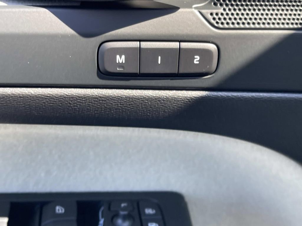 New 2026 Volvo XC40 B5 Plus w/ Protection Package Premier image 24