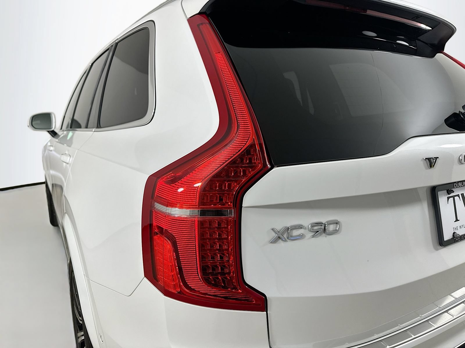 Used 2025 Volvo XC90 B6 Plus w/ Protection Package Premier AWD/4WD image 11