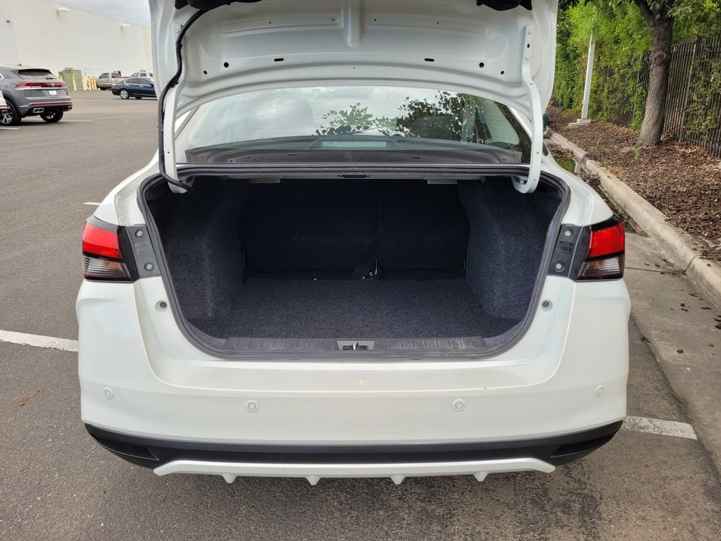 Used 2025 Nissan Versa SV FWD image 27