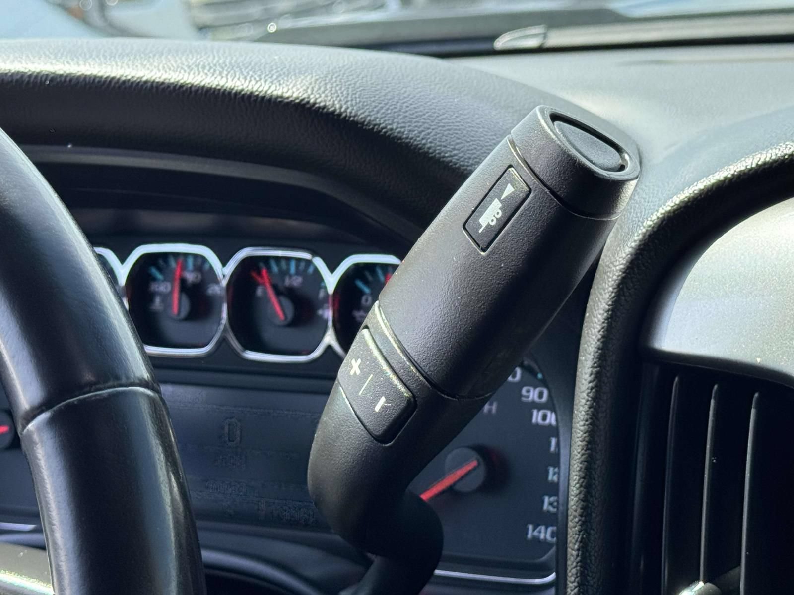 Used 2018 Chevrolet Silverado 1500 LT AWD/4WD image 6