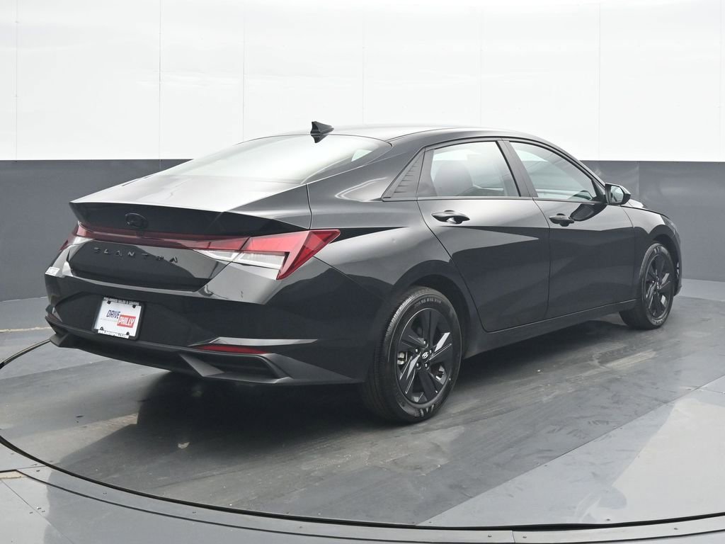 Used 2023 Hyundai Elantra SEL w/ Cargo Package image 6