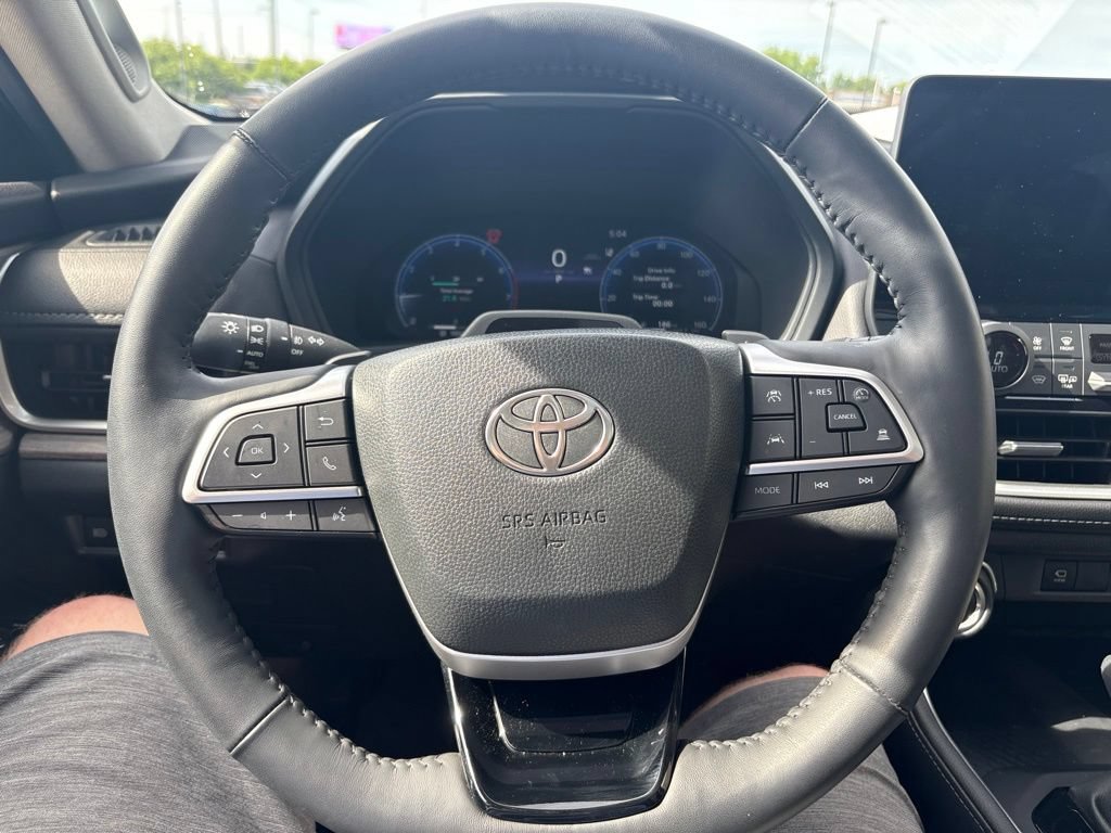 Used 2024 Toyota Grand Highlander AWD image 16
