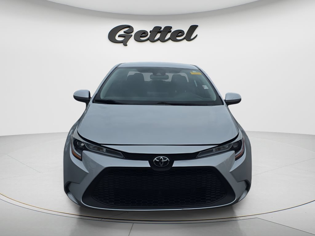 Used 2022 Toyota Corolla LE FWD image 2