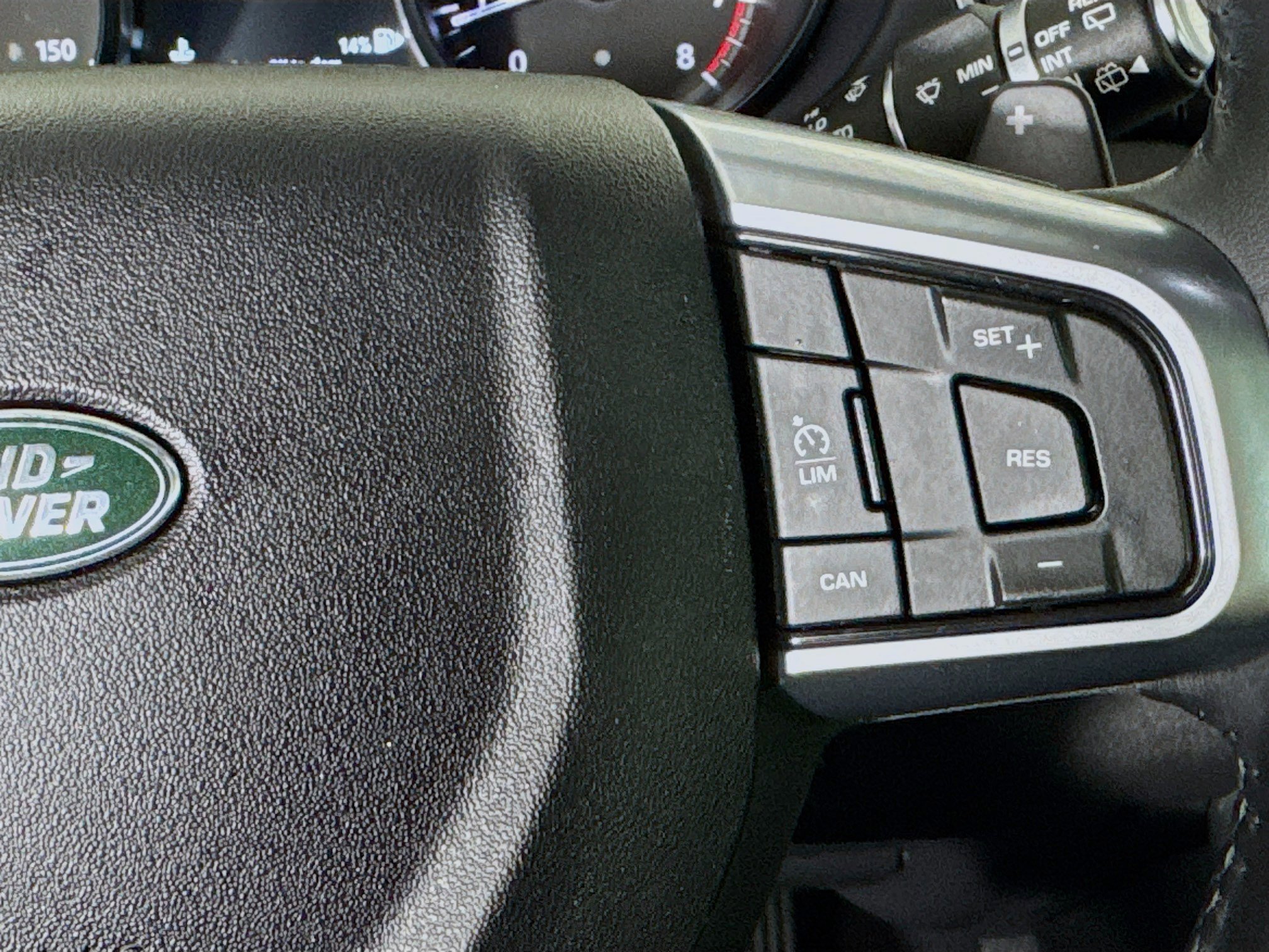 Used 2018 Land Rover Discovery Sport HSE image 14