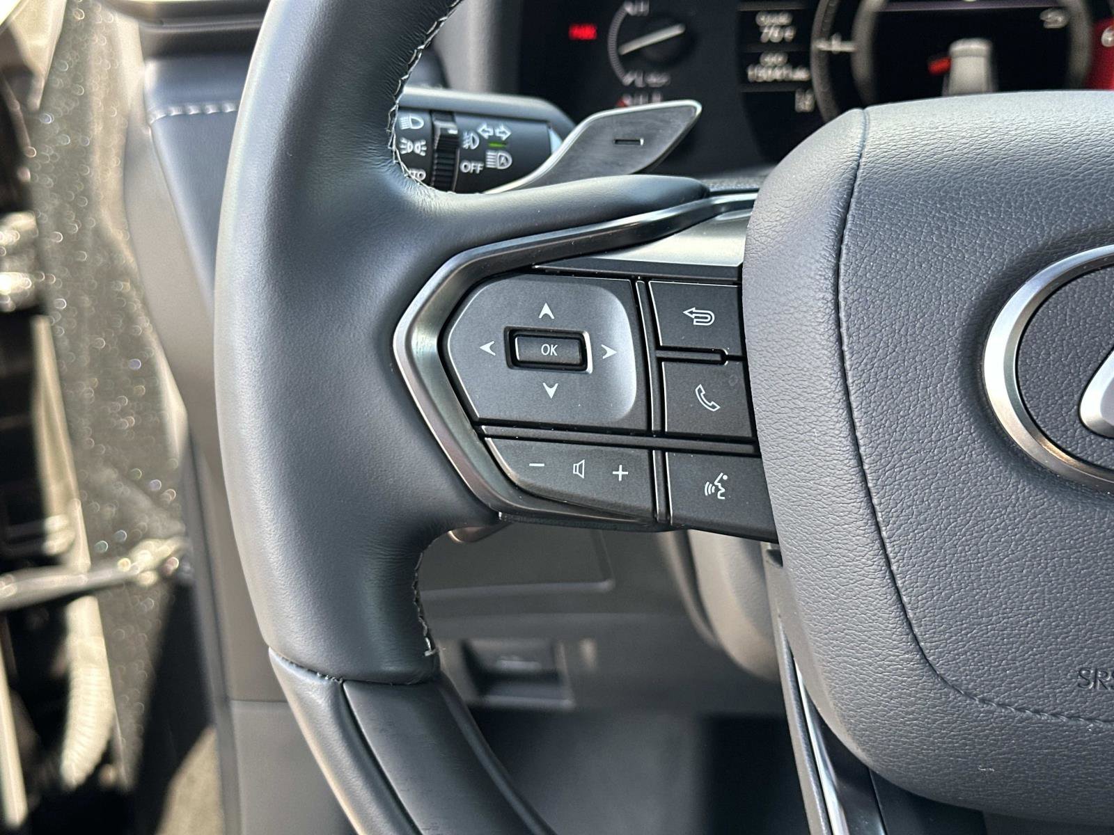 Used 2024 Lexus LX 600 4WD w/ Luxury Package image 31