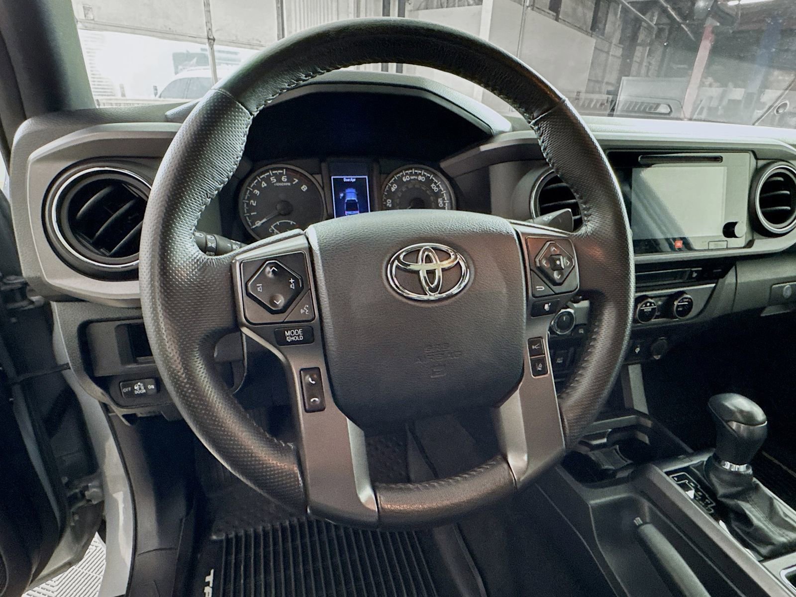 Used 2018 Toyota Tacoma TRD Off-Road image 9