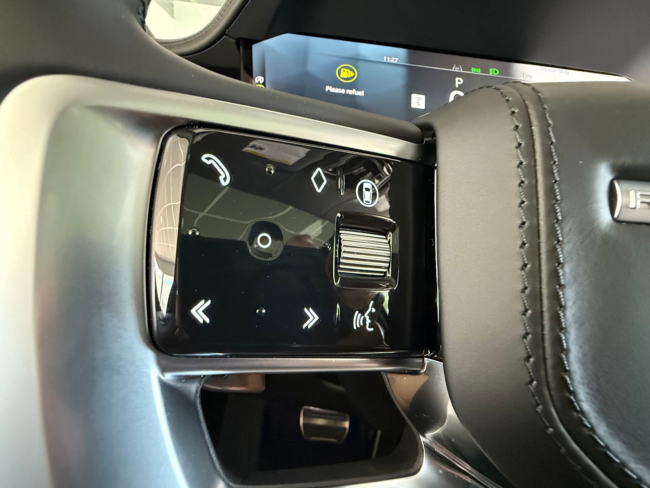 New 2026 Land Rover Range Rover SV AWD/4WD image 17