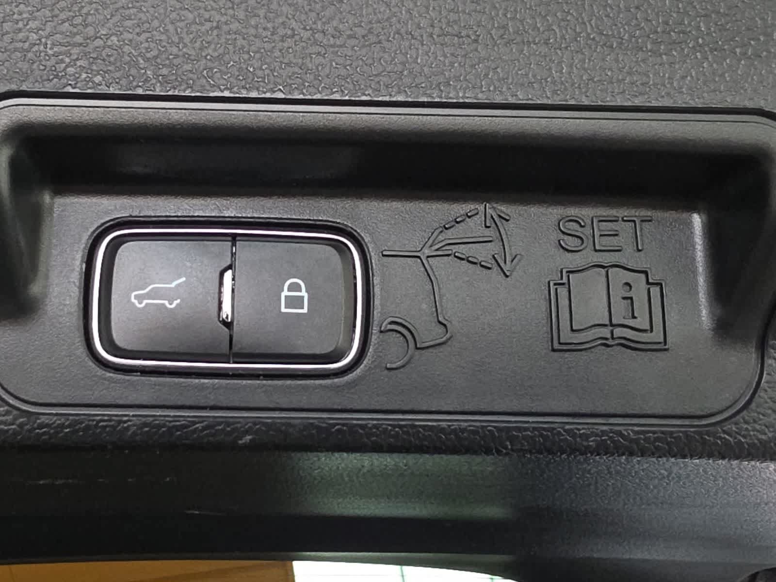 Used 2024 Ford Explorer XLT w/ Equipment Group 202A AWD/4WD image 34